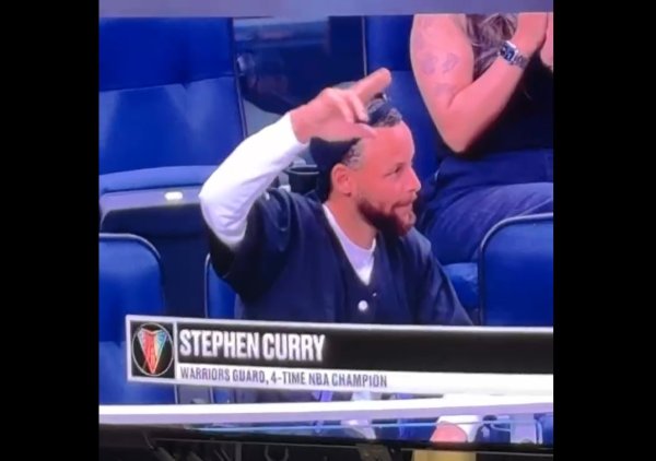 Golden State God! Curry Watches Golden State Valkyrie lần đầu tiên, và người hâm mộ tại Trung tâm Ch