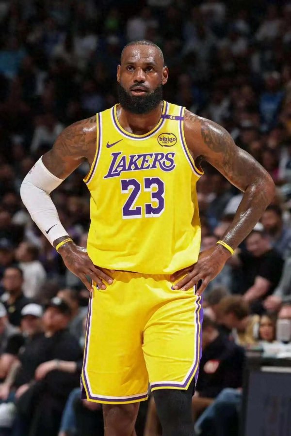 James sẽ thực hiện các tùy chọn người chơi để ở lại với Lakers và sẽ lập kỷ lục sự nghiệp lâu nhất c