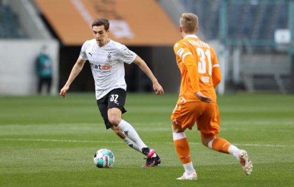 Chính thức: Để nói xấu Giám đốc Câu lạc bộ, Borussia Mönchengladbach đã phạt Neuhaus + Đội ngũ thanh