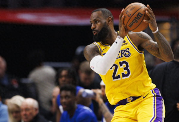 Làm thế nào khó khăn để có được 50 điểm trong 10 lần? Chỉ có 4 người trong NBA hoạt động đã làm điều